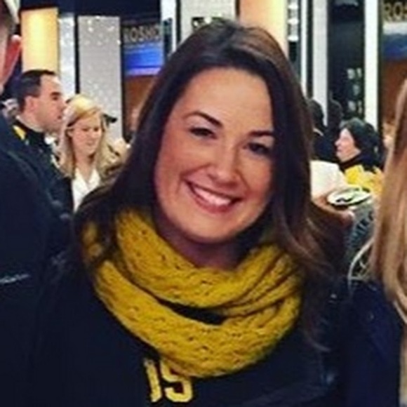 Meet your Posher, Jennifer - Picture 1 of 1